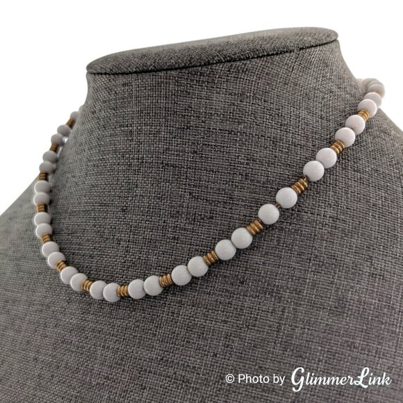 Liz Claiborne Crazy Horse Lucite Bead Gold Tone Choker Necklace - Picture 4 of 9